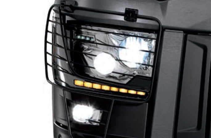 PROTEÇÃO DE FARÓIS EM POLICARBONATO E GRELHAS DE PROTEÇÃO ÓTICA